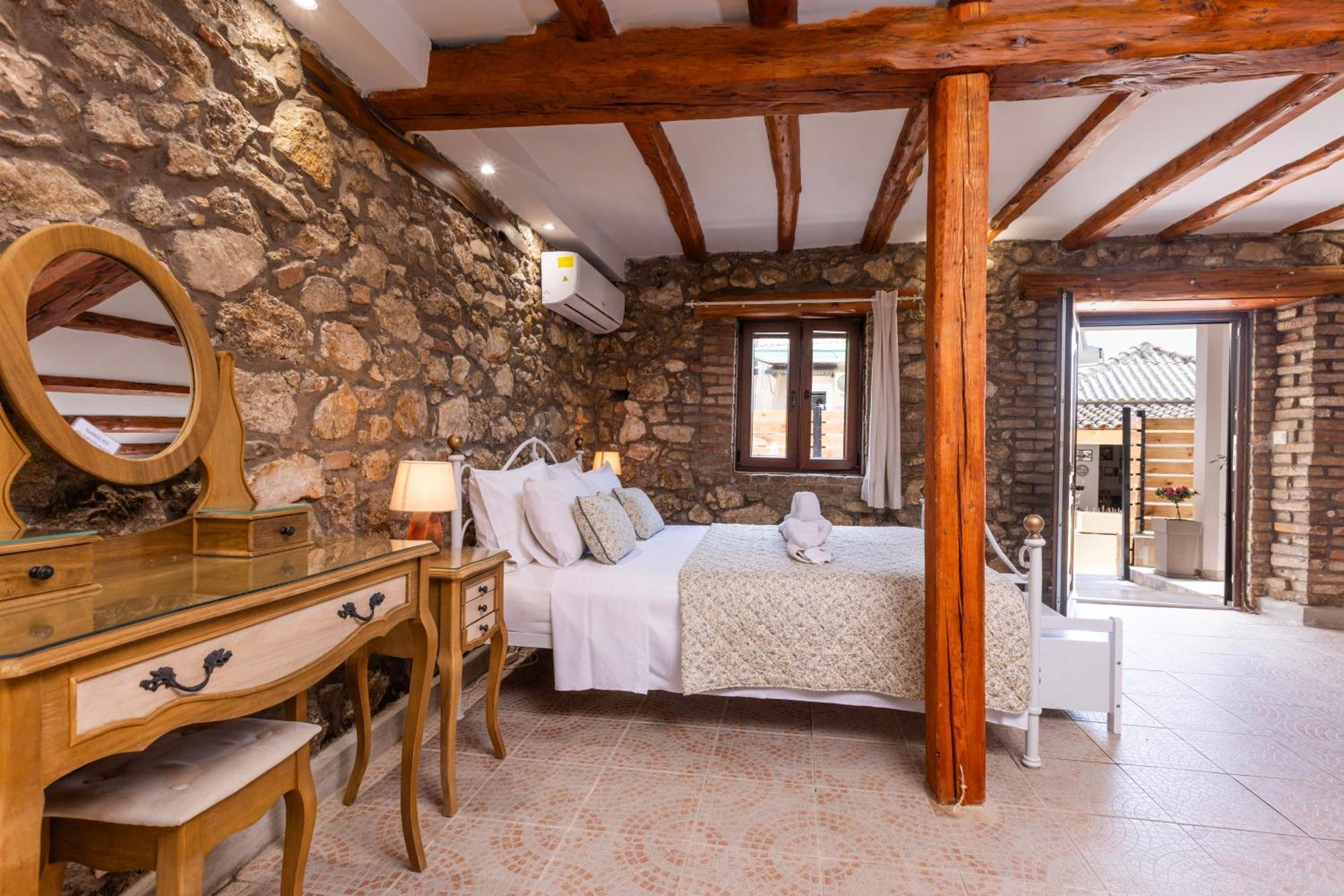 The Stone Suite Moraitika Exterior foto